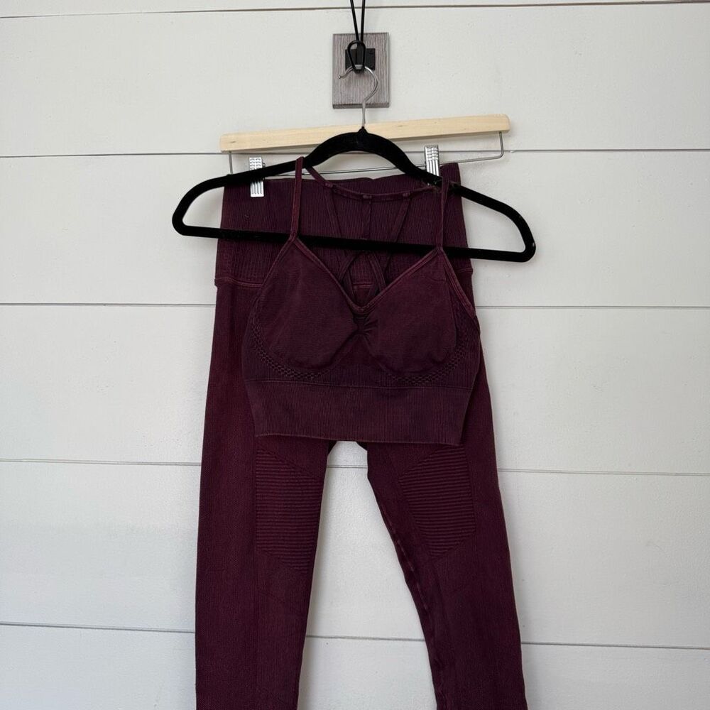 Avocado Women’s Medium Maroon 2 Piece Athletic Workout Set